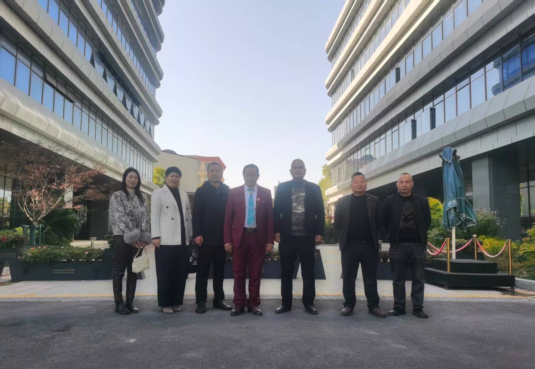 1765729216102445.jpg mmexport1765728962834_edit_563611414044103.jpg